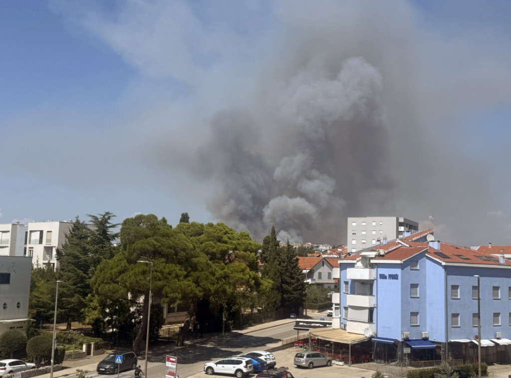 Hrvatska: Nedaleko od Zadra izbio požar, kuće trenutno nisu ugrožene