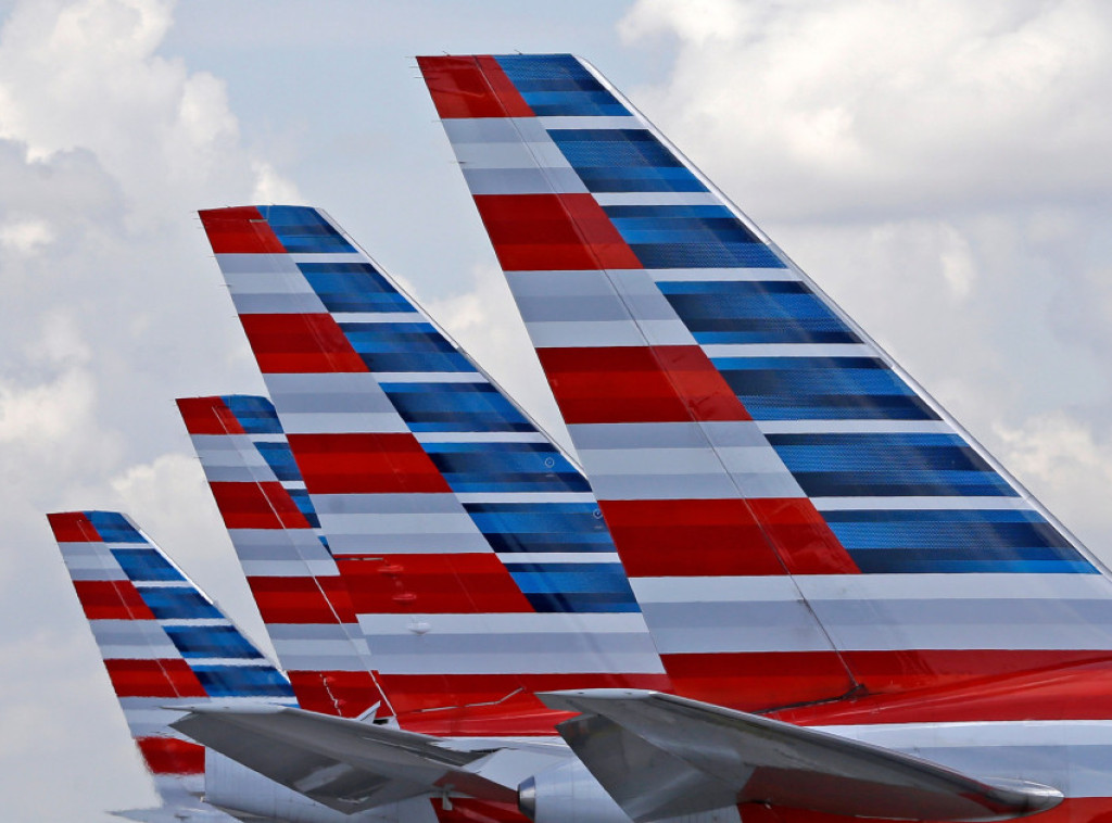 Avionu Ameriken erlajnsa pukle dve gume pri sletanju na aerodrom O'Hara u Čikagu