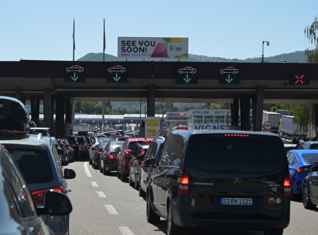 Putnička vozila čekaju po 20 minuta na ulazu u Srbiju na Gradini i Preševu