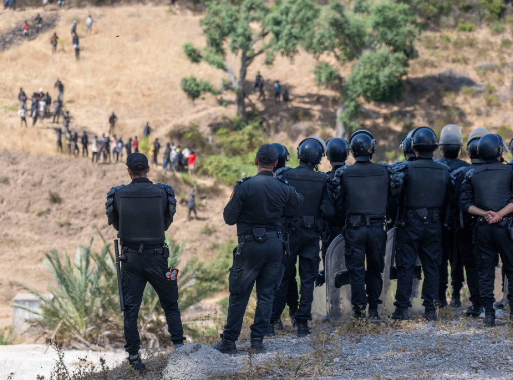 Policajac dobio šugu nakon angažovanja u migracionoj krizi u Seuti