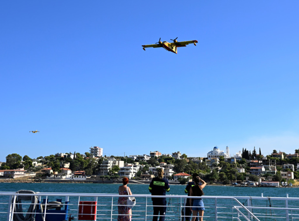 Izbio požar u Tesprotiji u Grčkoj, gase ga avioni i helikopter