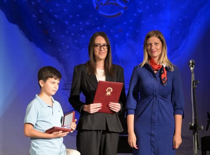 Članovima porodice Radomana Kanjevca posthumno uručena nagrada "Stefan Prvovenčani"