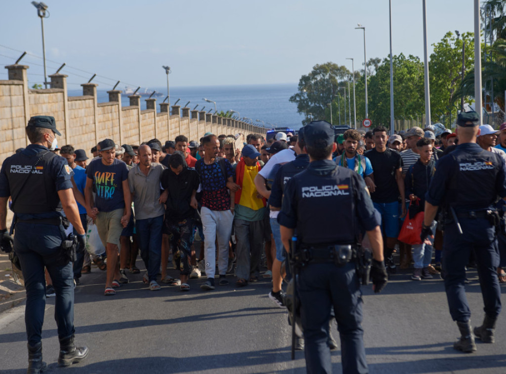 Seuta: Policija počela da premešta migrante sa plaže El Trampolin