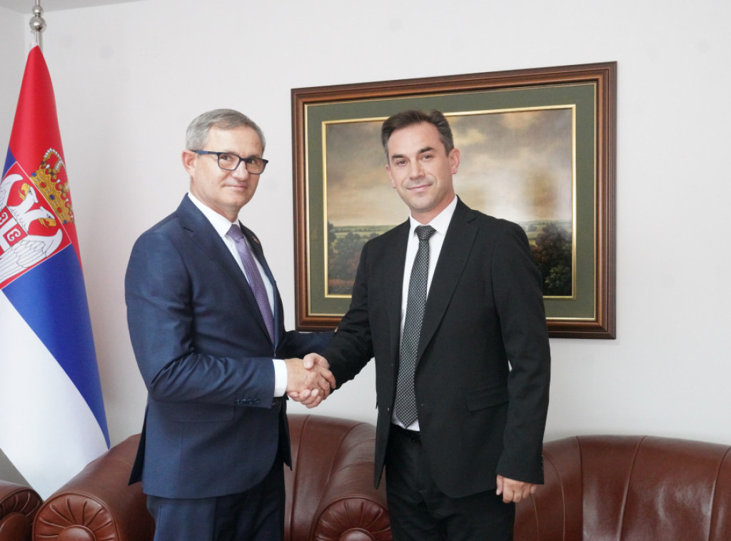 Glamočić sa Serafimovskim o bržem prometu roba i uklanjanju prepreka u trgovini