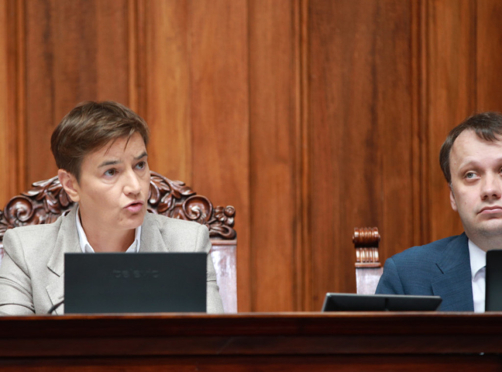 Ponoš deo građana nazvao "stadom", Brnabić mu izrekla opomenu