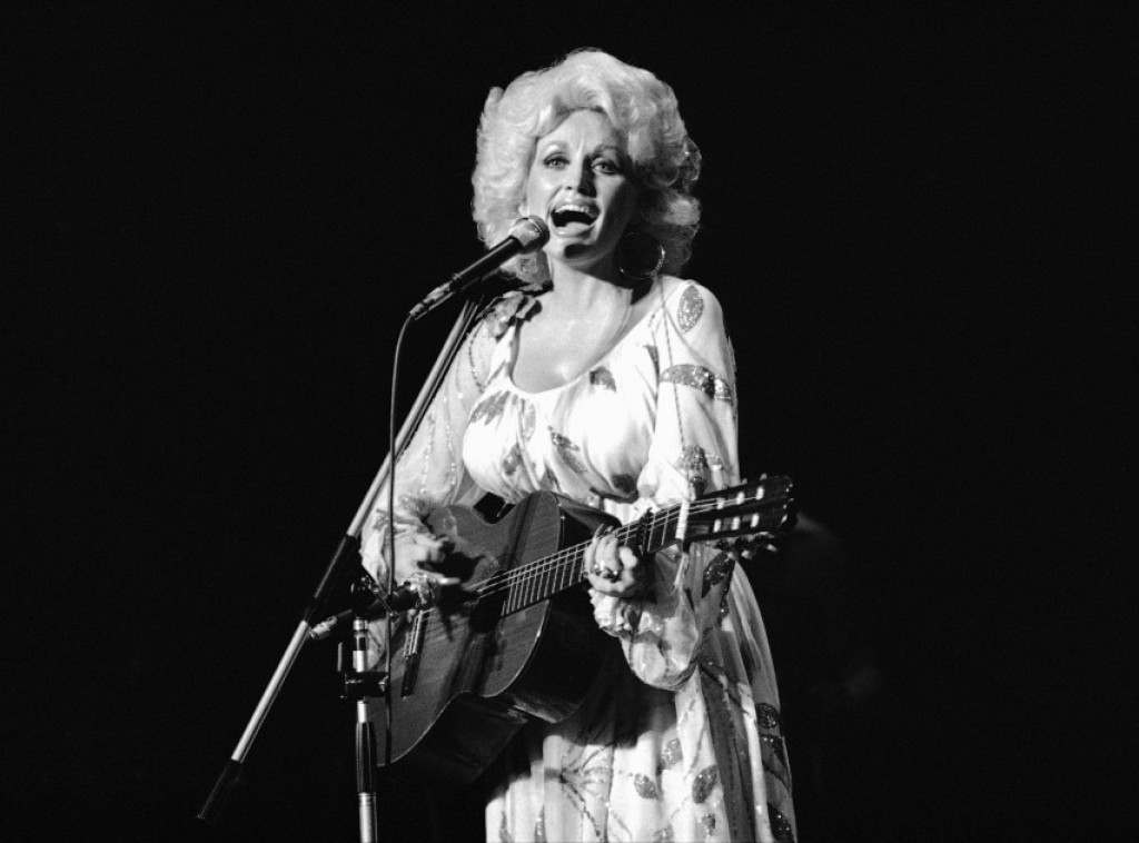 Preminula Doli Parton, ''kraljica kantri muzike''