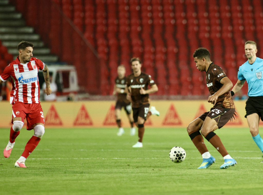 Fudbaleri Viktorije i Crvene zvezde igraju 1:1 posle prvog poluvremena meča u Plzenju