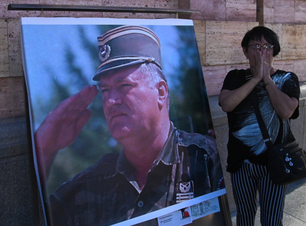 Počast generalu Mladiću odata u više gradova i hramova Republike Srpske