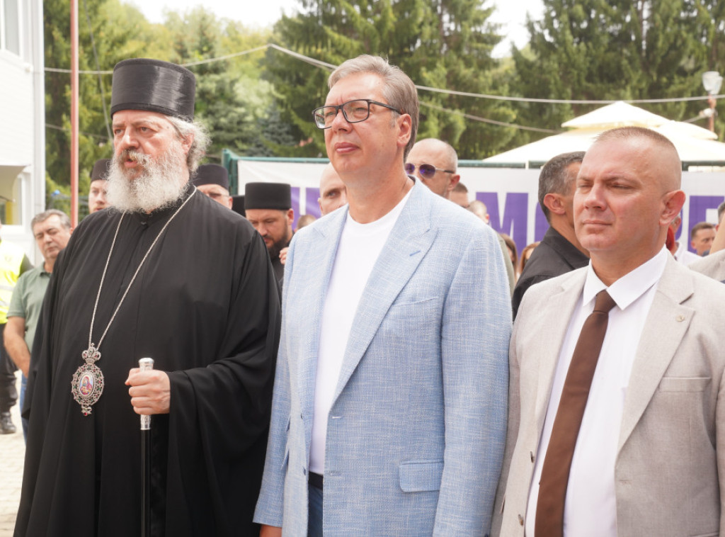 Predsednik Vučić započeo posetu Mačvanskom okrugu, Otvorio Sajam šljiva u Osečini