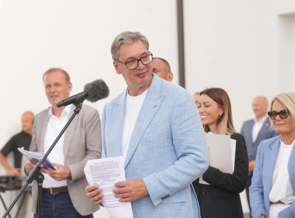 Vučić obilazi završne radove na rekonstrukciji Osnovne škole u Donjoj Borini