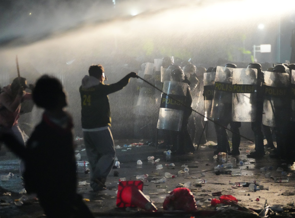 U Indoneziji privedene 322 osobe nakon protesta i noćnih nereda u Džakarti
