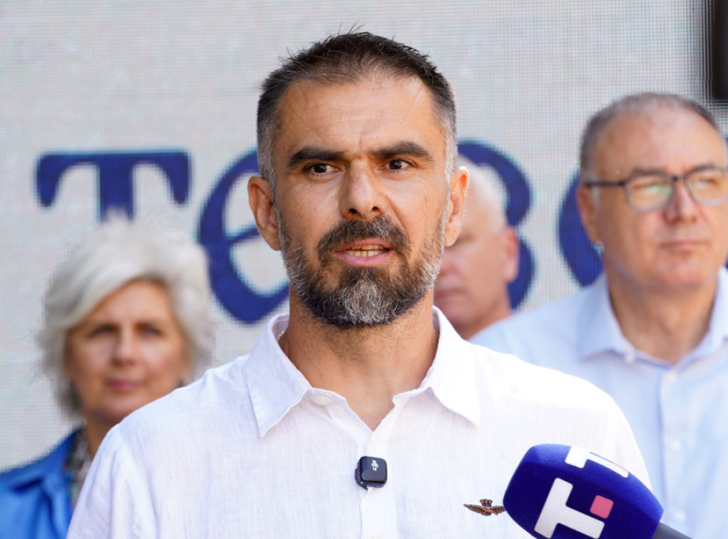 Mićin prvacima u novosadskoj OŠ Vasa Stajić poželeo srećan početak školovanja
