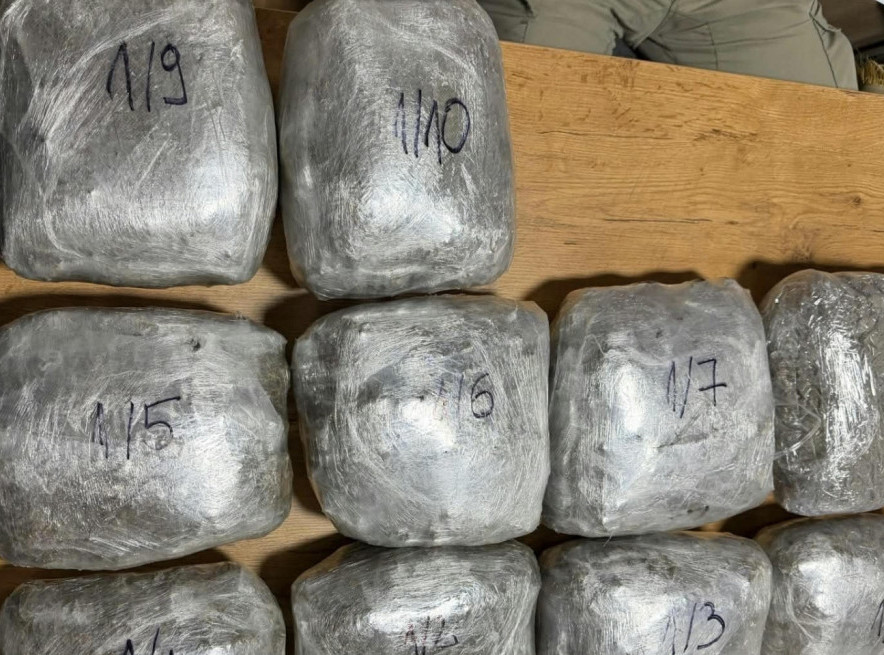 Policija u Novom Pazaru uhapsila osumnjičenog kod koga je nađeno više od 10 kilograma marihuane