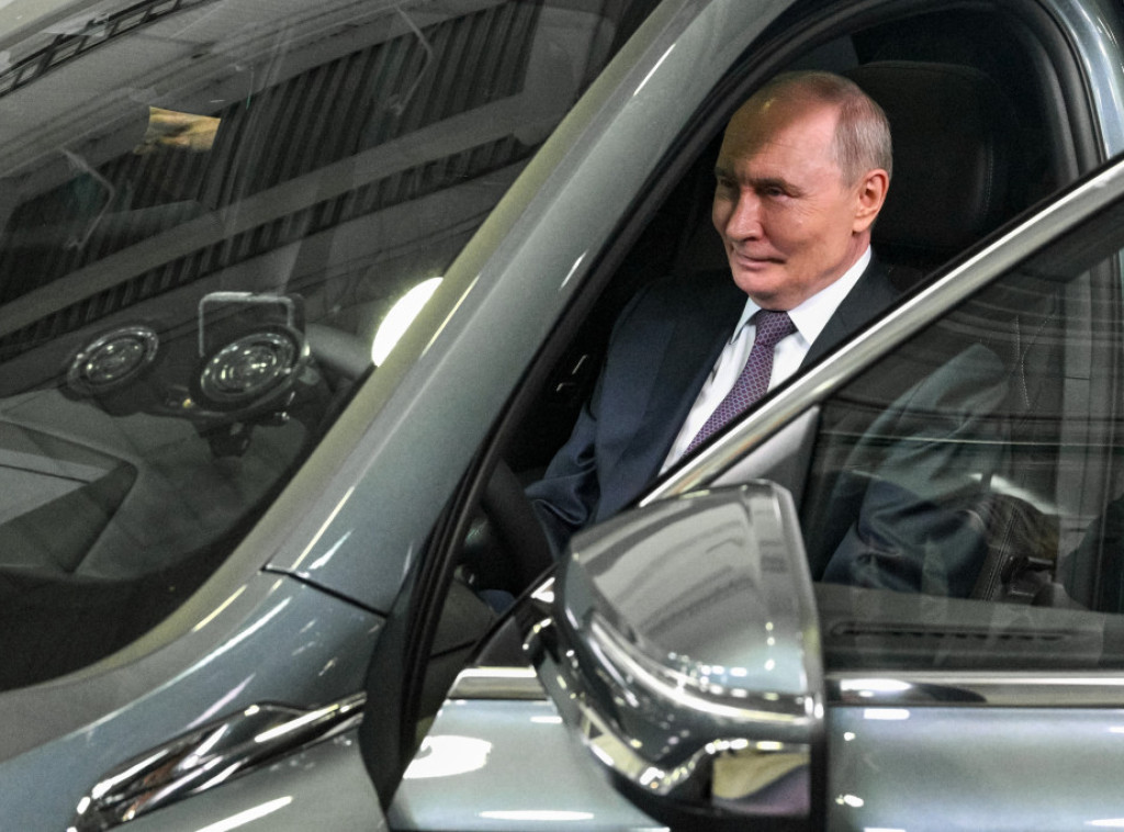 Putin provozao novu volgu K50 u Nižnjem Novgorodu