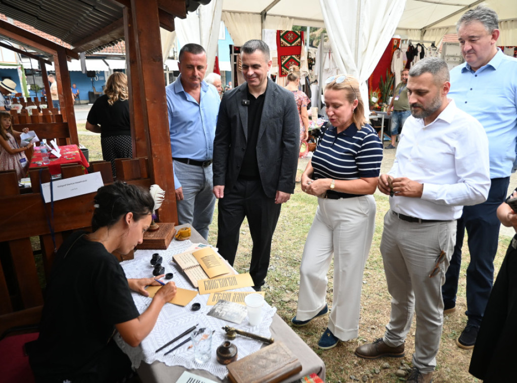 Milićević sa Paunović u Osečini na Sajmu šljiva: To je praznik srpskog voćarstva