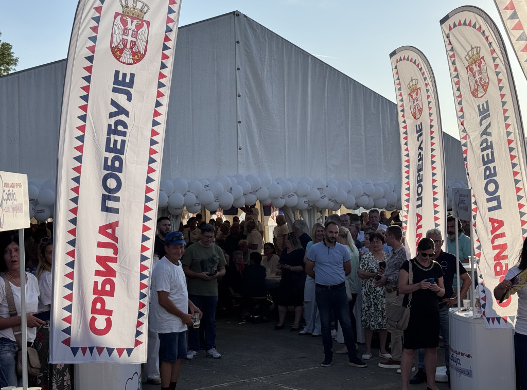 U Užicu miting Ujedinjena Srbija, mala grupa protivnika mitinga pokušala da spreči miting
