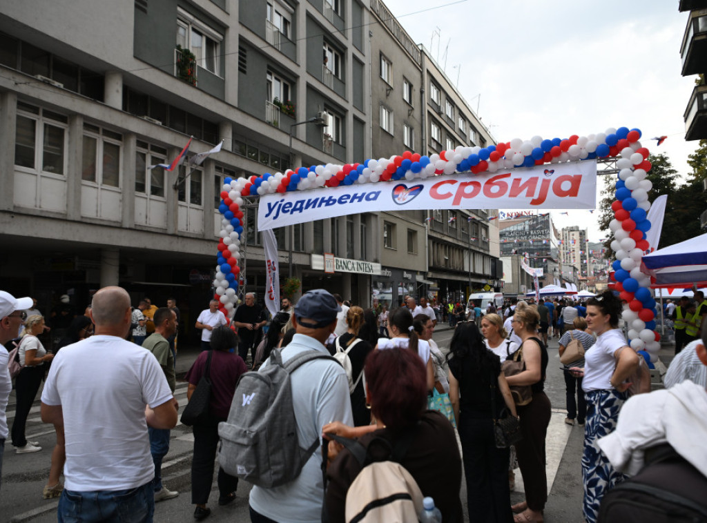 U Užicu miting Ujedinjena Srbija, mala grupa protivnika mitinga pokušala da spreči miting