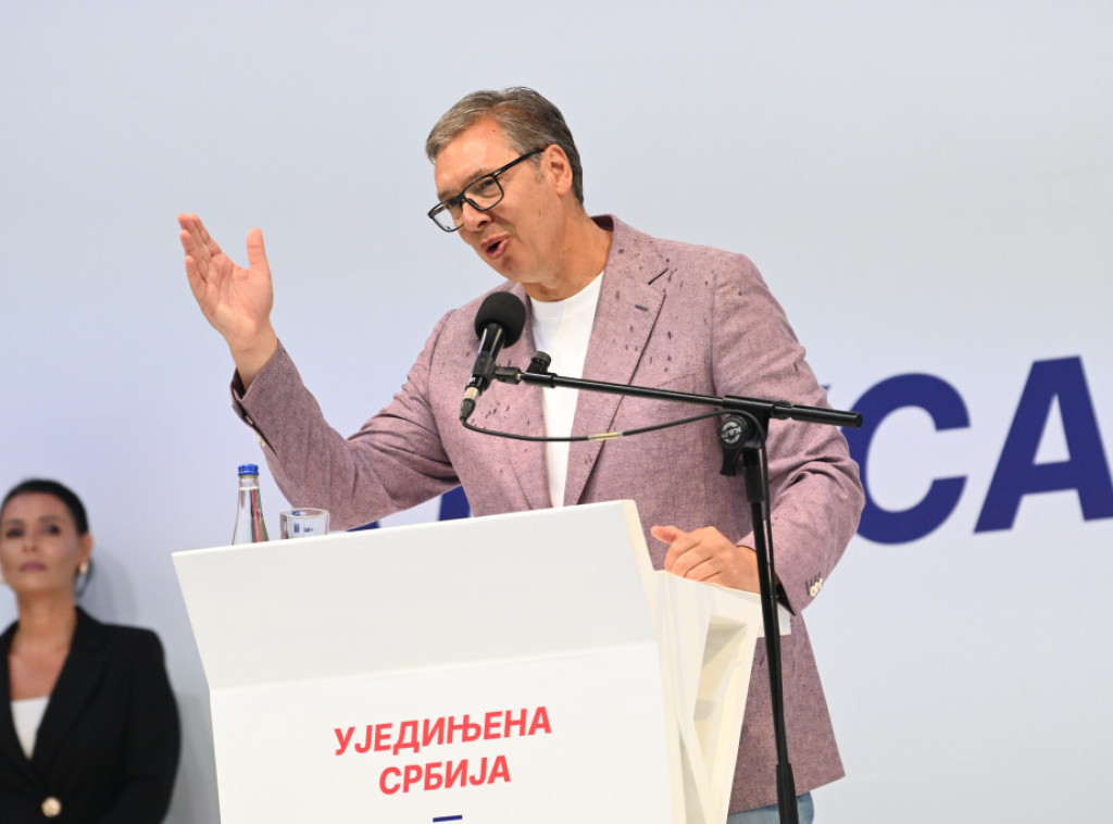 Vučić na mitingu "Ujedinjena Srbija": Moramo da radimo i snažimo zemlju, ali da nikada ne dozvolimo da nas ponižavaju