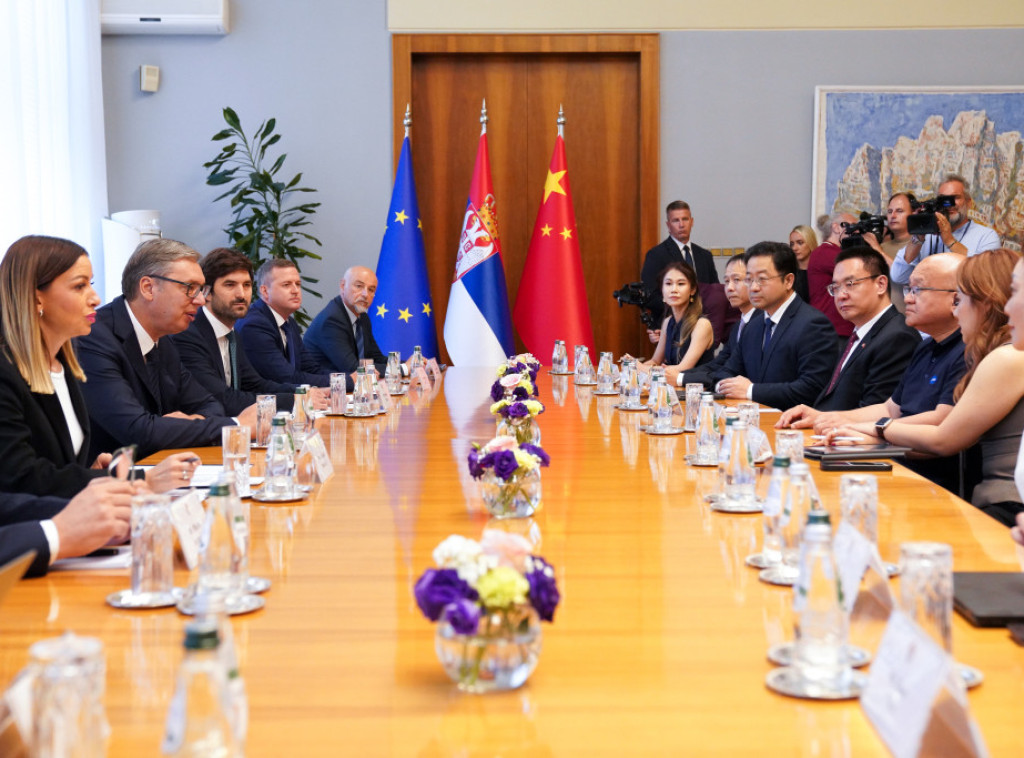 Vučić: U roku od šest meseci napravićemo jednu od najvećih fabrika dronova u Evropi