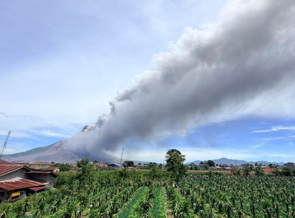 Sumatra: Erupcija vulkana Sinabung izbacila oblak pepela visok 3.500 metara
