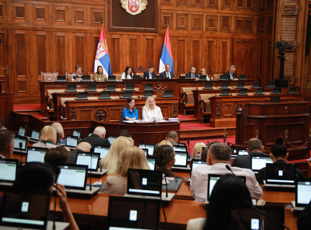 Skupština Srbije usvojila izmene i dopune zakona "Svoj na svome"