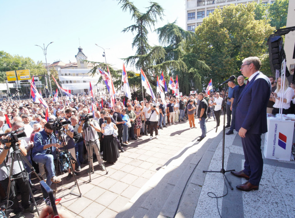 Vučić: U Nišu se okupilo oko 2.300 ljudi koji podržavaju SNS, kao i 500-600 "blokadera"