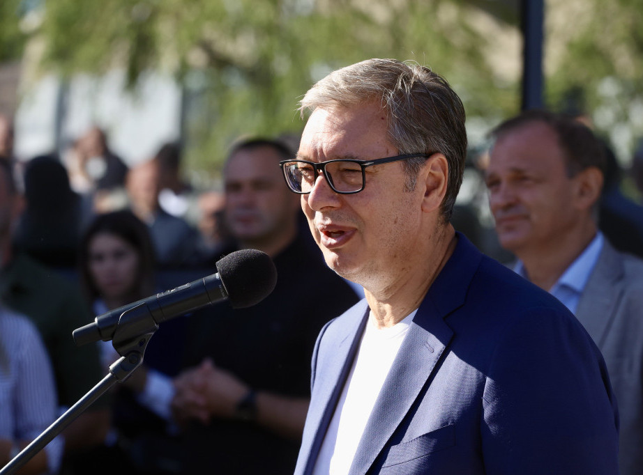Vučić: Za razliku od drugih ja služim svom narodu i slušam samo svoj narod