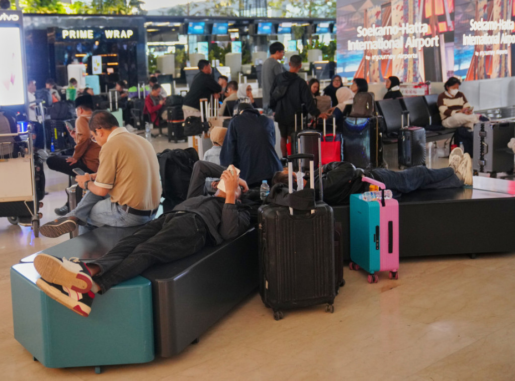 Sedam aerodroma u Indoneziji zatvoreno zbog vulkanskog pepela, nastava na daljinu
