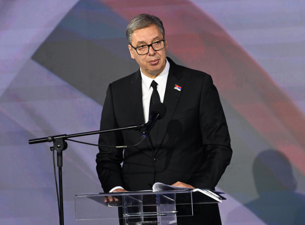Vučić uručio odlikovanja povodom Dana jedinstva, slobode i nacionalne zastave