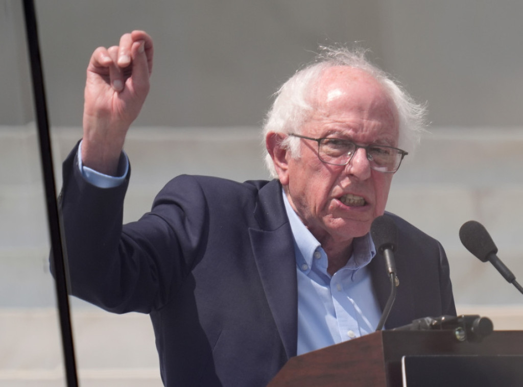 Sanders i Benon pozvali na ograničavanje veštačke inteligencije