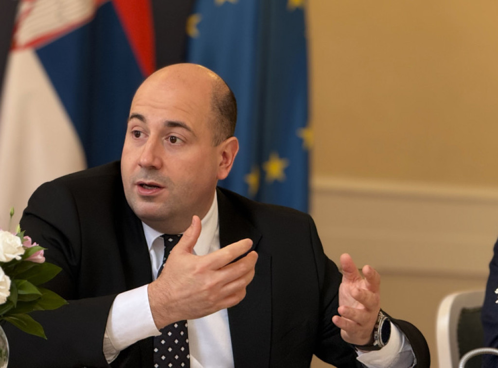 Kozarev: Srpska trobojka nije samo državno obeležje, već i simbol ponosa