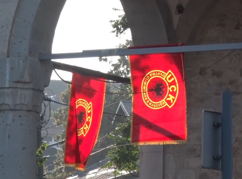 Načelnik direkcije za obrazovanje u Prištini traži da na svim školama budu zastave tzv. OVK