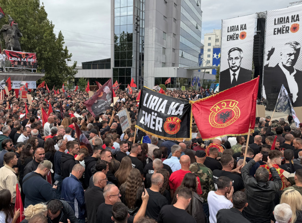 U Prištini nastavljeni protesti, okupljeni uzvikivali uvredljive poruke na račun Srba