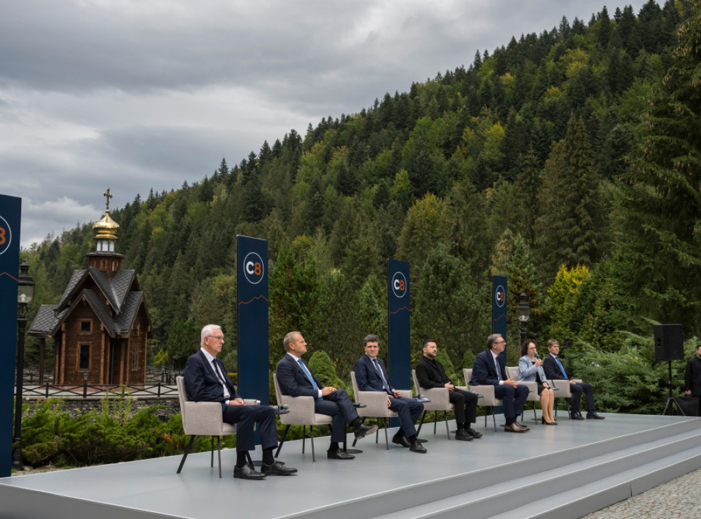 PKS na Karpatskom ekonomskom forumu u Bukovelu, Zelenski posetio štand Srbije