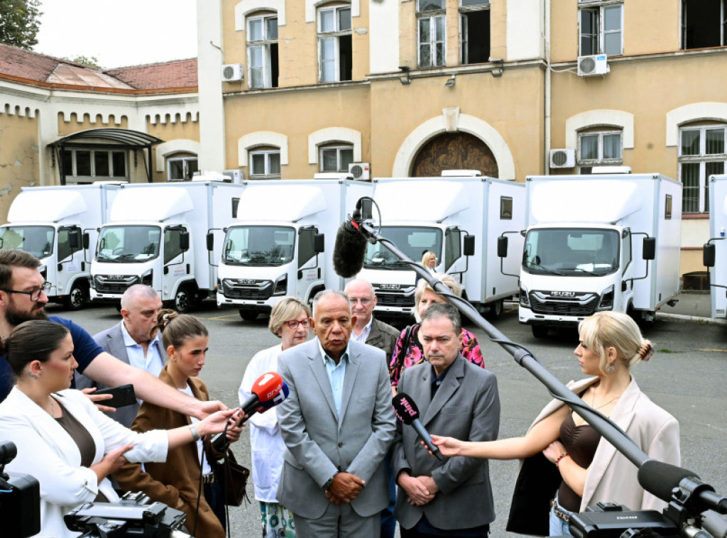 Zdravstvenim ustanovama uručeni ključevi pet mobilnih ambulanti i jedne mobilne apoteke