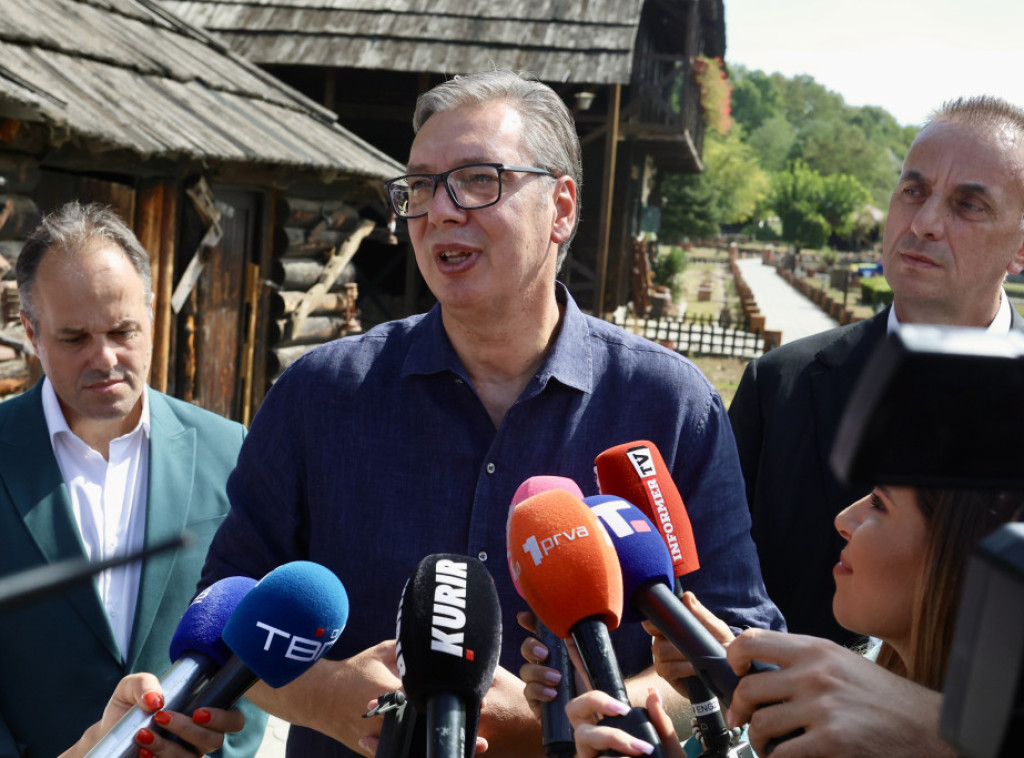 Vučić: Molim vas da se najsnažnije borite za to da Srbija nastavi putem u budućnost