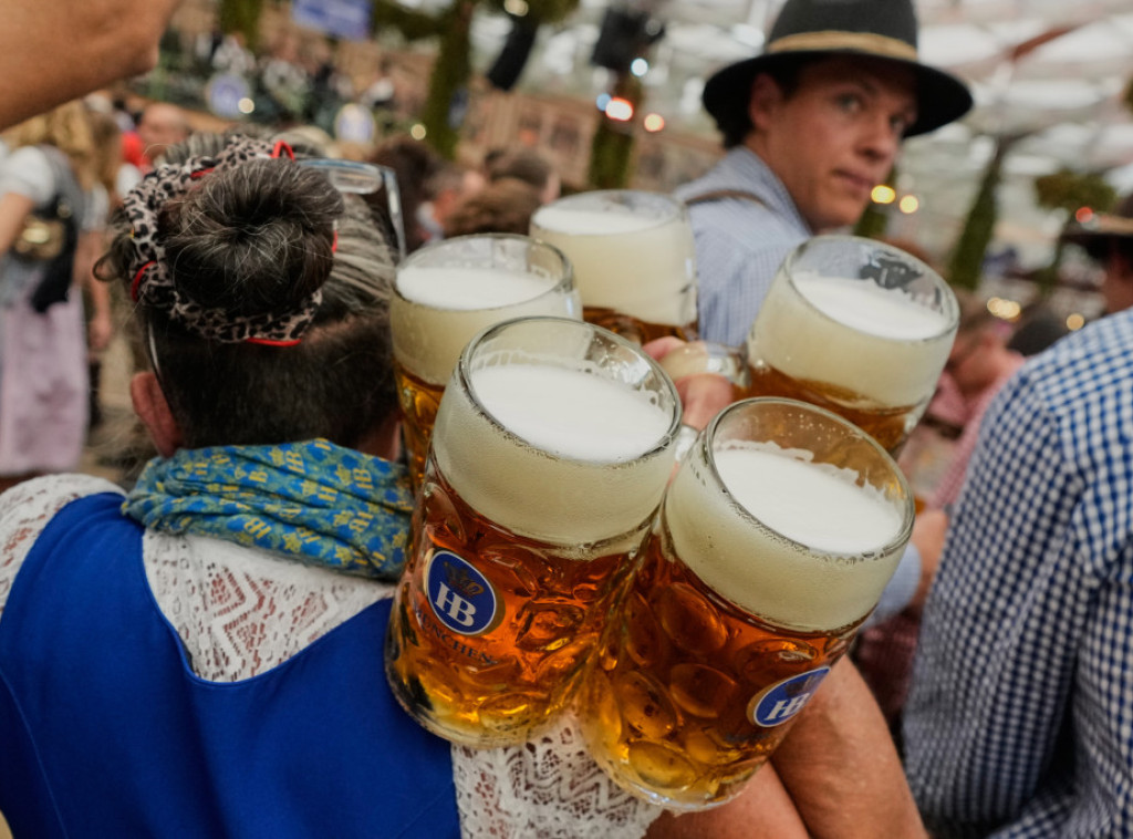 Prva intervencija zbog trovanja alkoholom na Oktoberfestu, mladić popio flašu votke