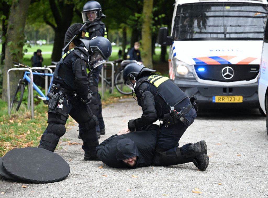 Policija pustila svih 24 privedenih zbog nereda na protestu krajnje desnice u Hagu