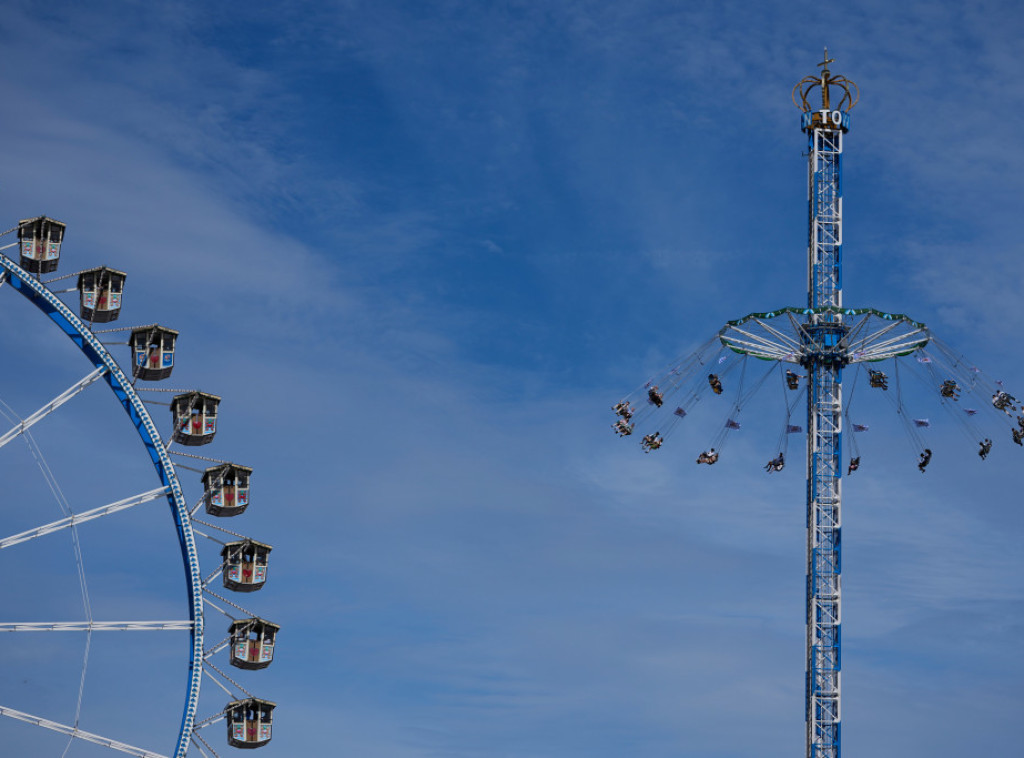 Incident na vrtešci na Oktoberfestu, posetioci ostali zaglavljeni i visili naglavačke