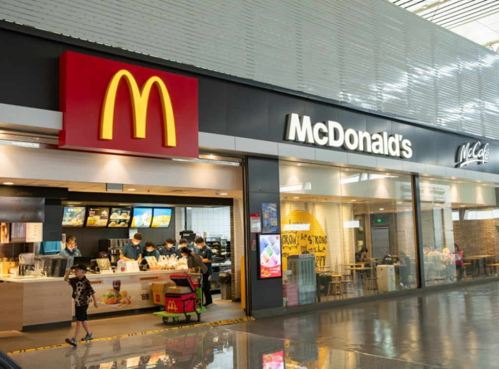 Mekdonalds ulaže novac u novi dizajn restorana, bolji ukus hrane i pića