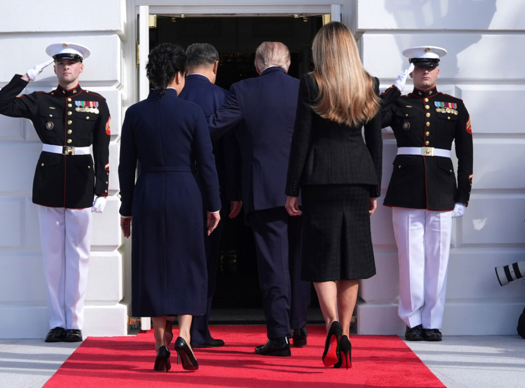 Donald i Melanija Tramp dočekali Si Đinpinga i Peng Lijuen ispred Bele kuće