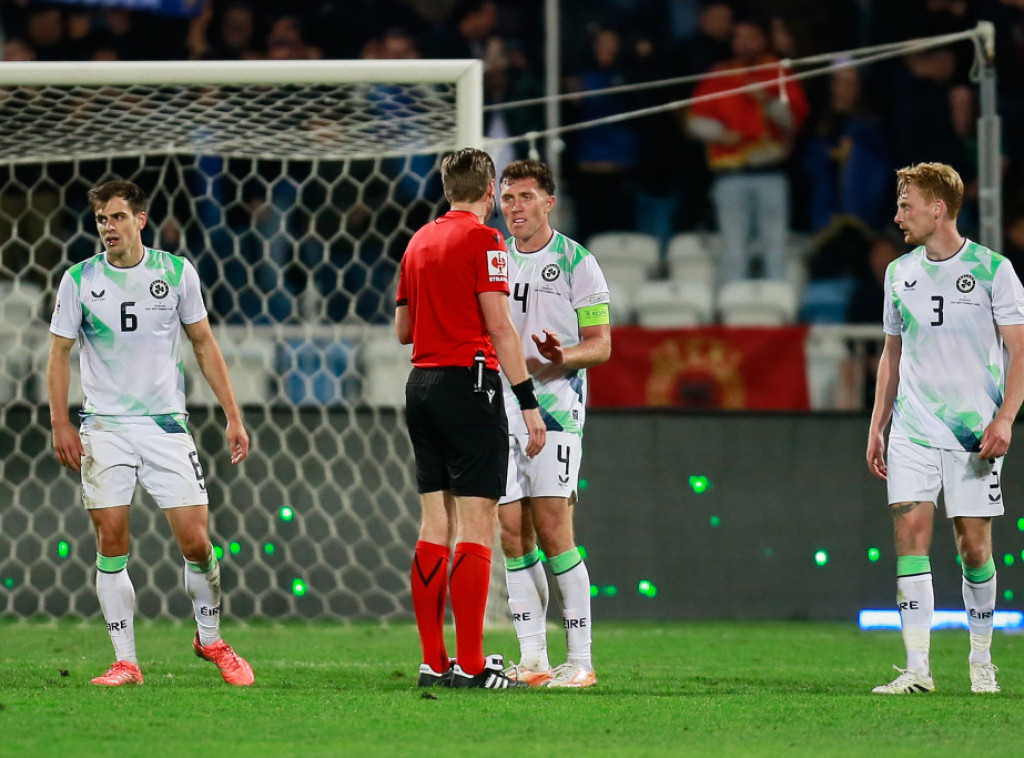 Fudbaler tzv. Kosova Vedat Murići podigao majicu s porukom koja veliča vođe tzv. OVK