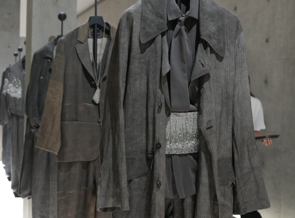 Emporio Armani predstavio najnoviju kolekcija koju je dizajnirala porodica Armani
