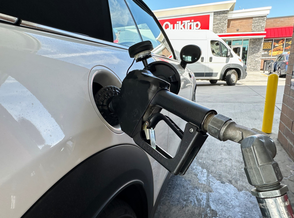 Nemačka od 1. oktobra smanjuje porez na gorivo za oko 17 centi po litru