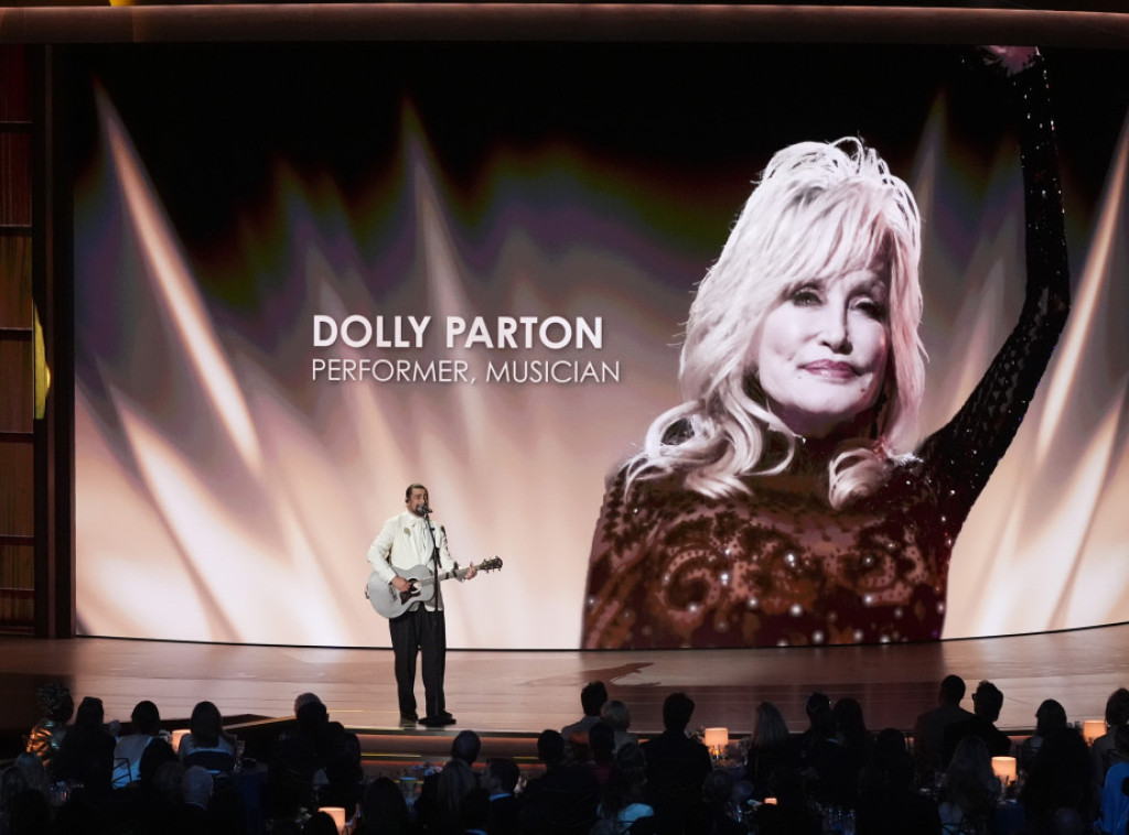 Doli Parton bila na samrti dok je snimala duet sa grupom U2