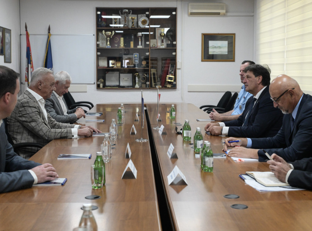 Gašić posetio "Prvi partizan" u Užicu, sa rukovodstvom razgovarao o unapređenju proizvodnje