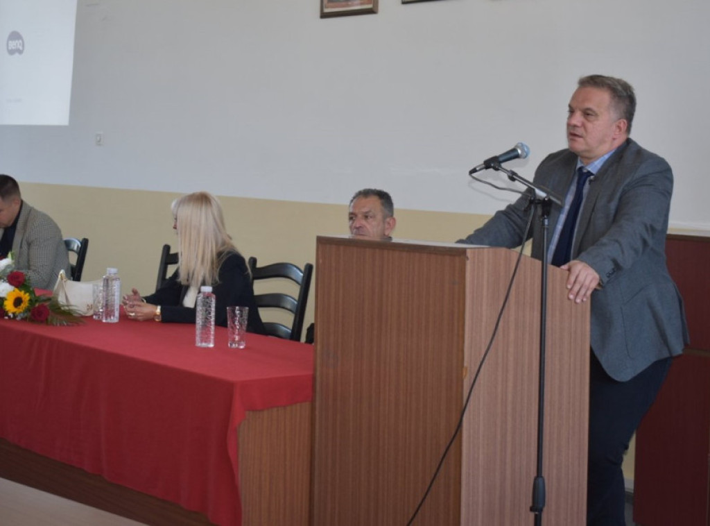Dejan Vuk Stanković: Započela osma faza zapošljavanja na neodređeno vreme u prosveti