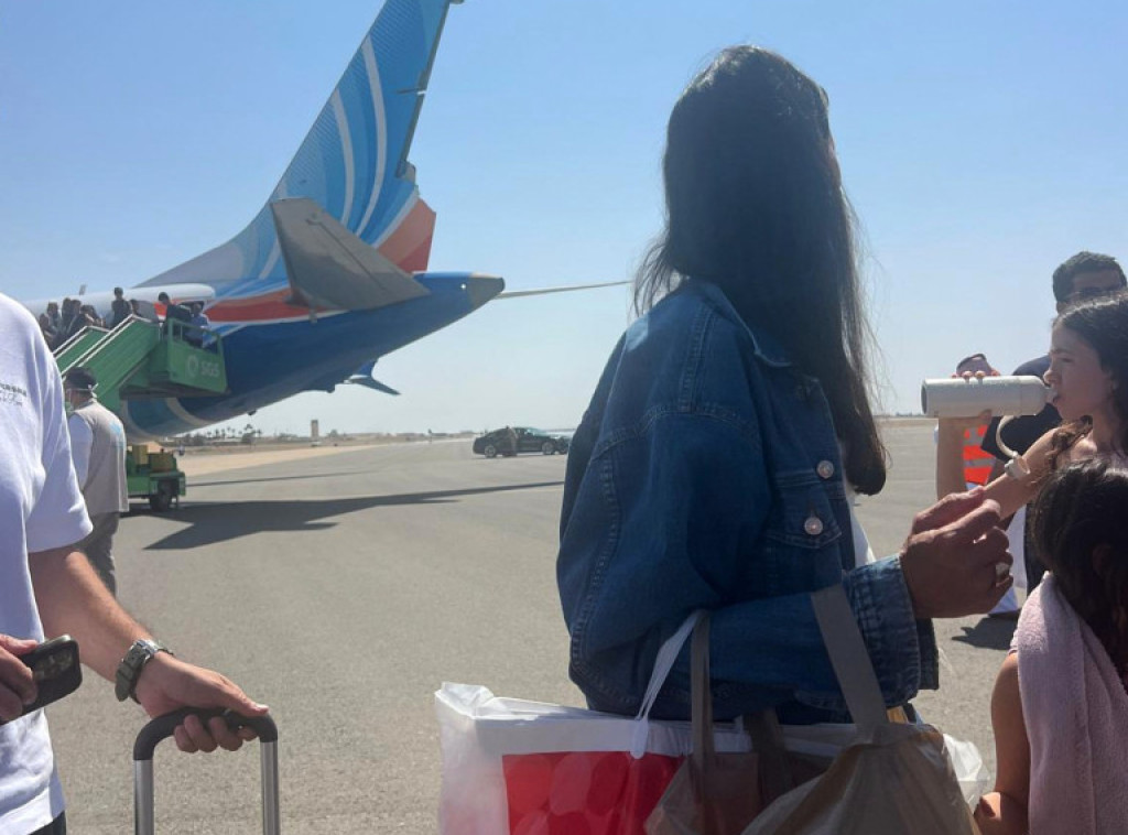 Prvi let sa izraelskim državljanima iz aviona Flajdubai poleteo iz Dubaija u Tel Aviv