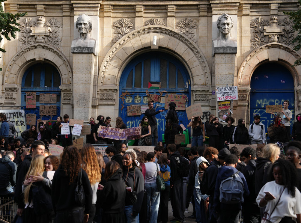 Tinejdžer teško povređen tokom protesta u Francuskoj, pokrenuta istraga