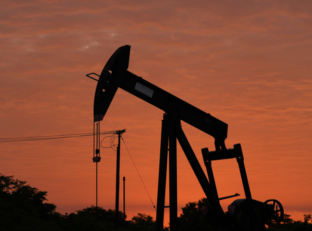 Nafta Brent pala ispod 100 dolara za barel, a WTI ispod 89 dolara